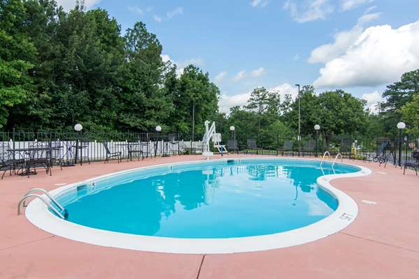 Pool - Comfort Inn Chester - I-95, Exit 61A