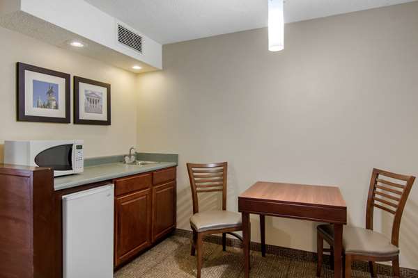 Suite - Comfort Inn Chester - I-95, Exit 61A