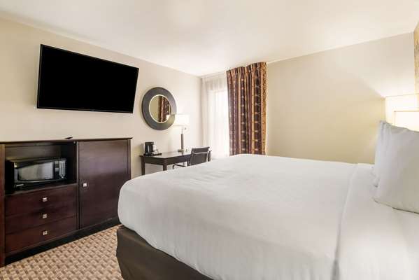  - Clarion Pointe Hotel Abingdon - I-81, Exit 14