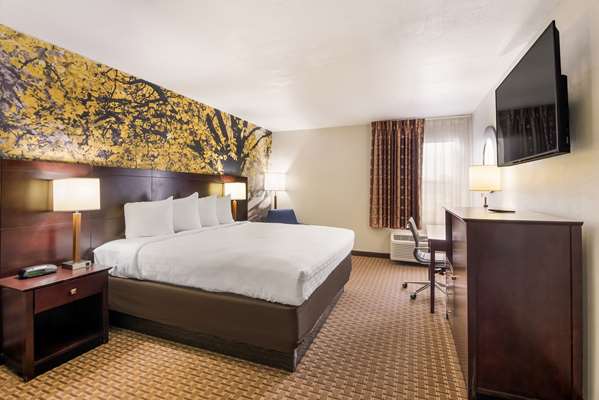  - Clarion Pointe Hotel Abingdon - I-81, Exit 14