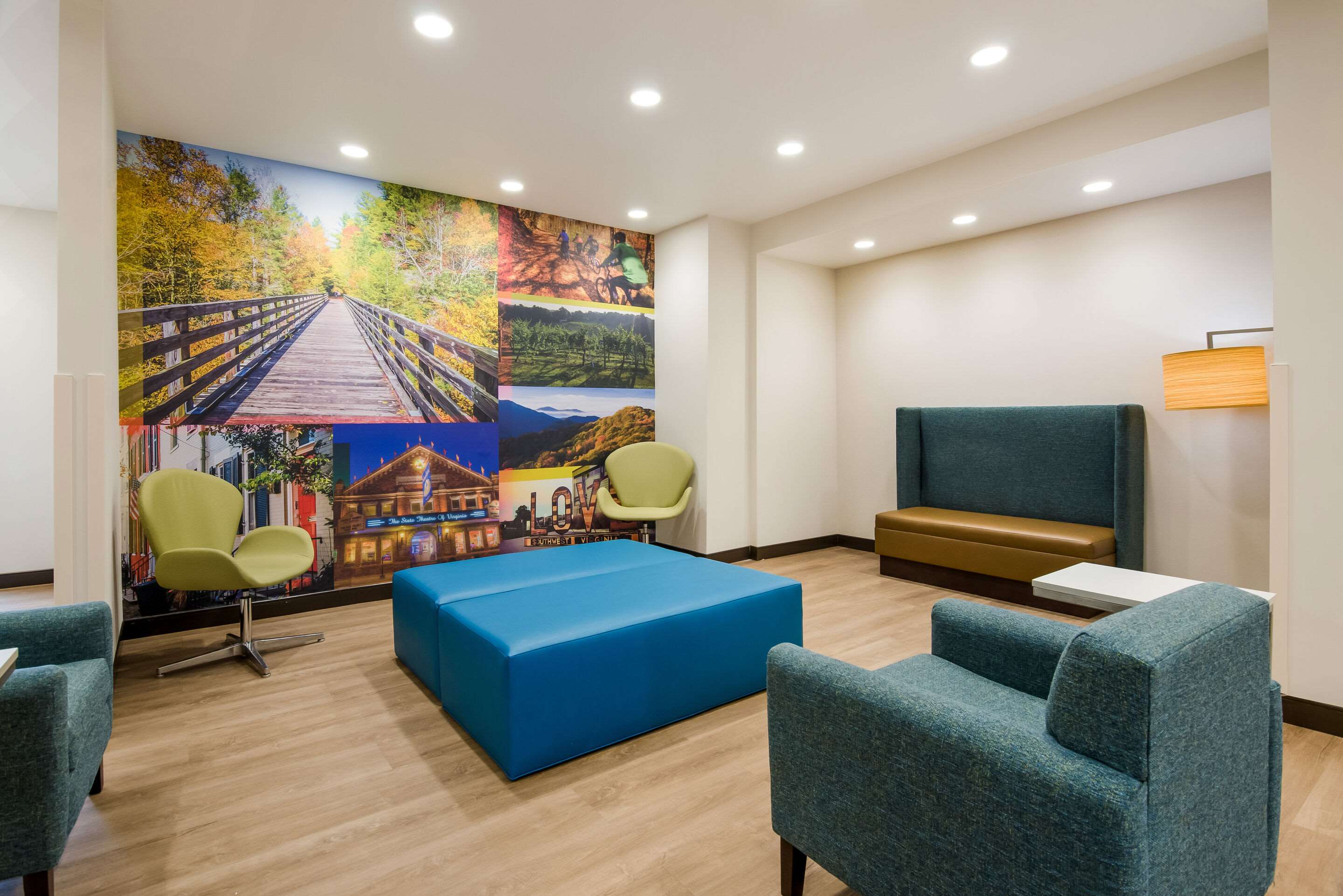 Lobby with sitting area