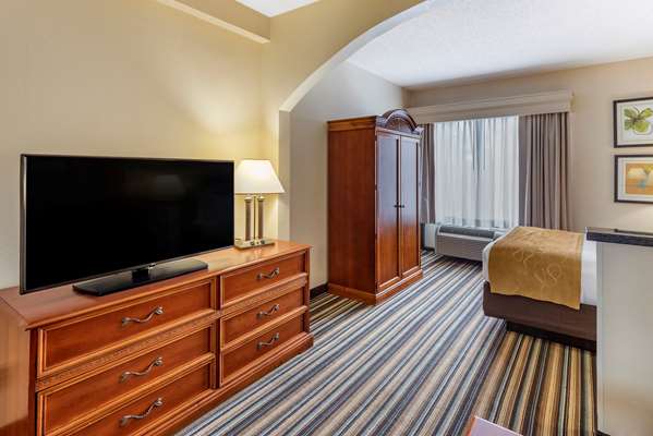  - Comfort Suites Chesapeake - I-64, Exit 289
