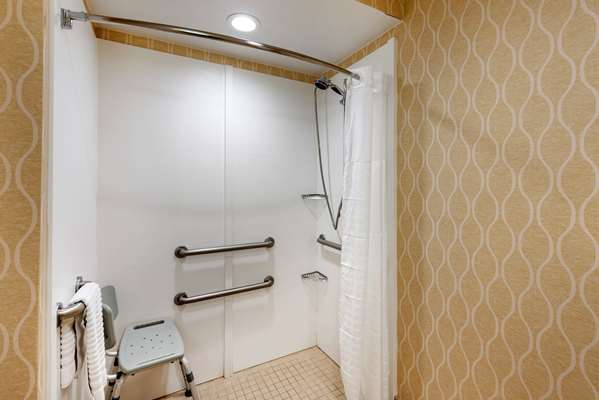  - Comfort Suites Chesapeake - I-64, Exit 289