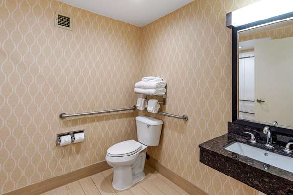  - Comfort Suites Chesapeake - I-64, Exit 289