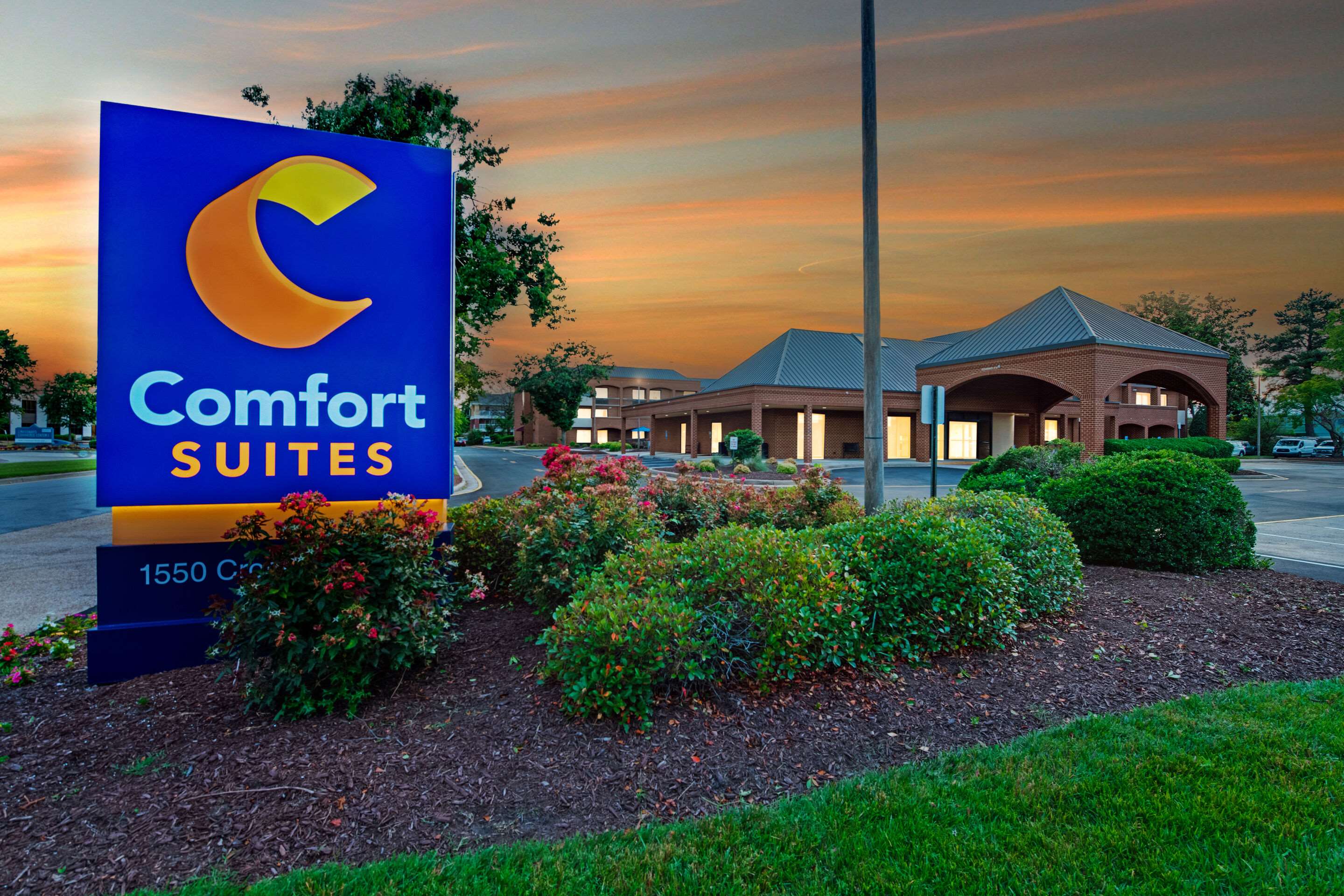 Hotel at twilight | Comfort Suites Chesapeake - Norfolk