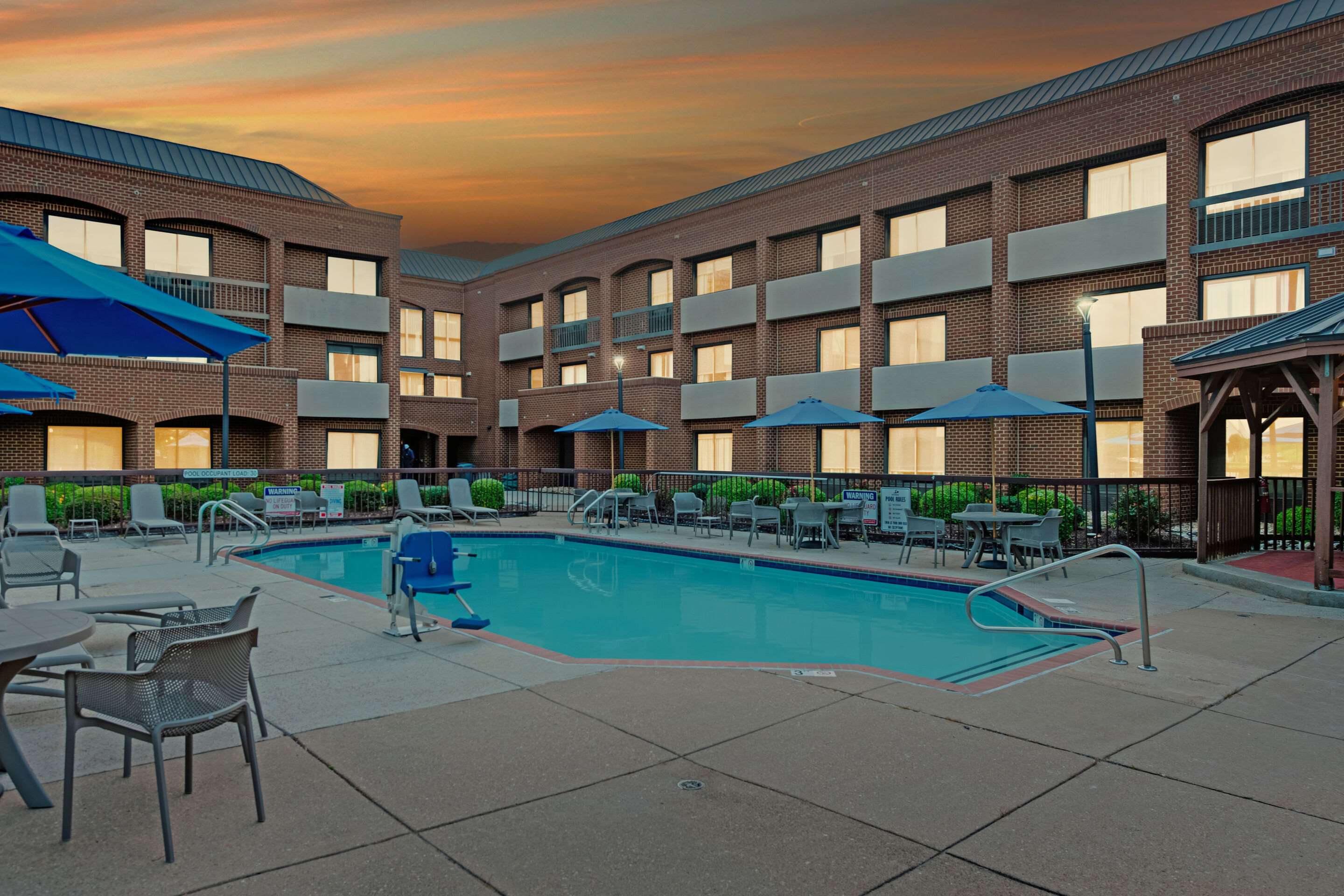Twilight | Comfort Suites Chesapeake - Norfolk