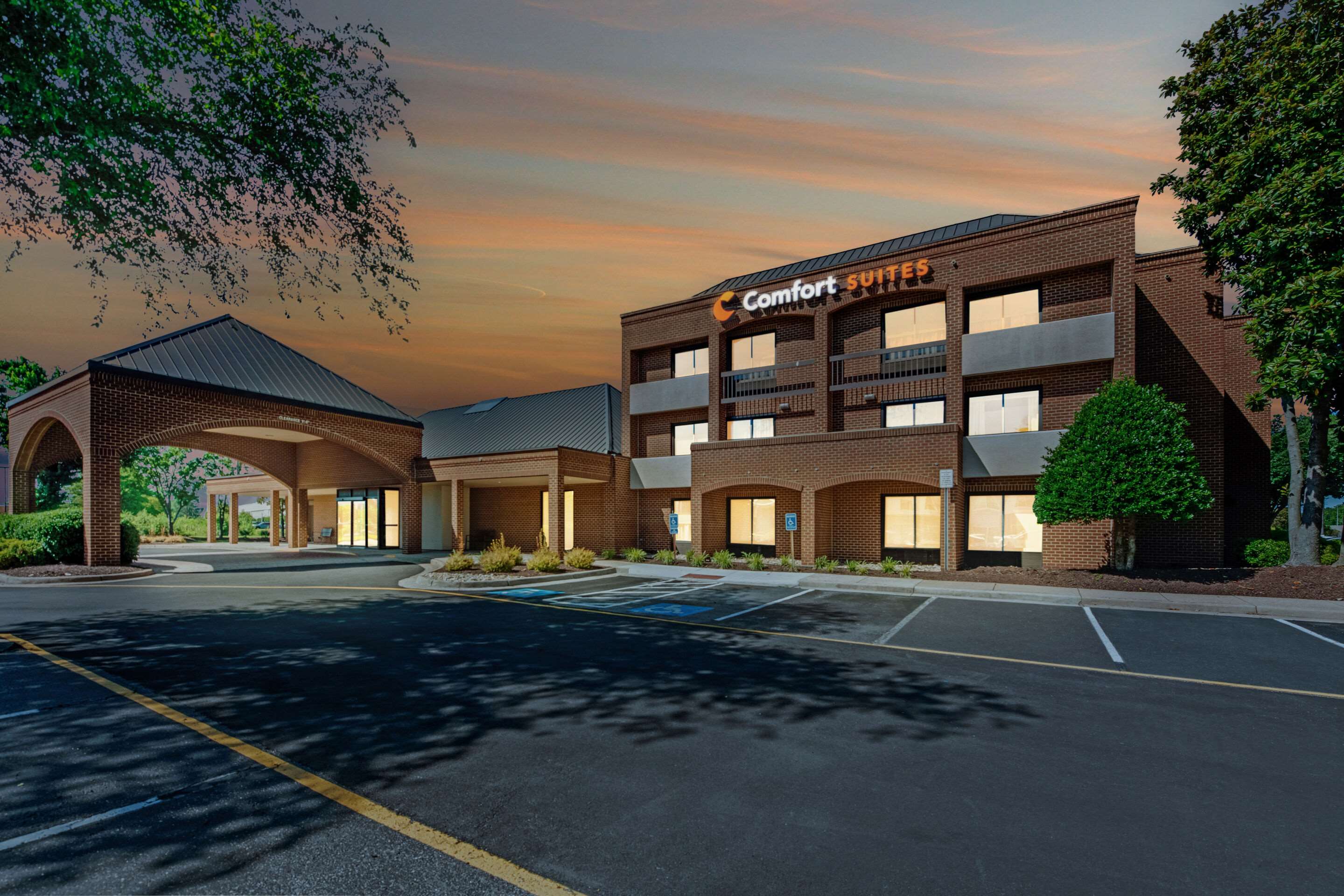 Twilight | Comfort Suites Chesapeake - Norfolk