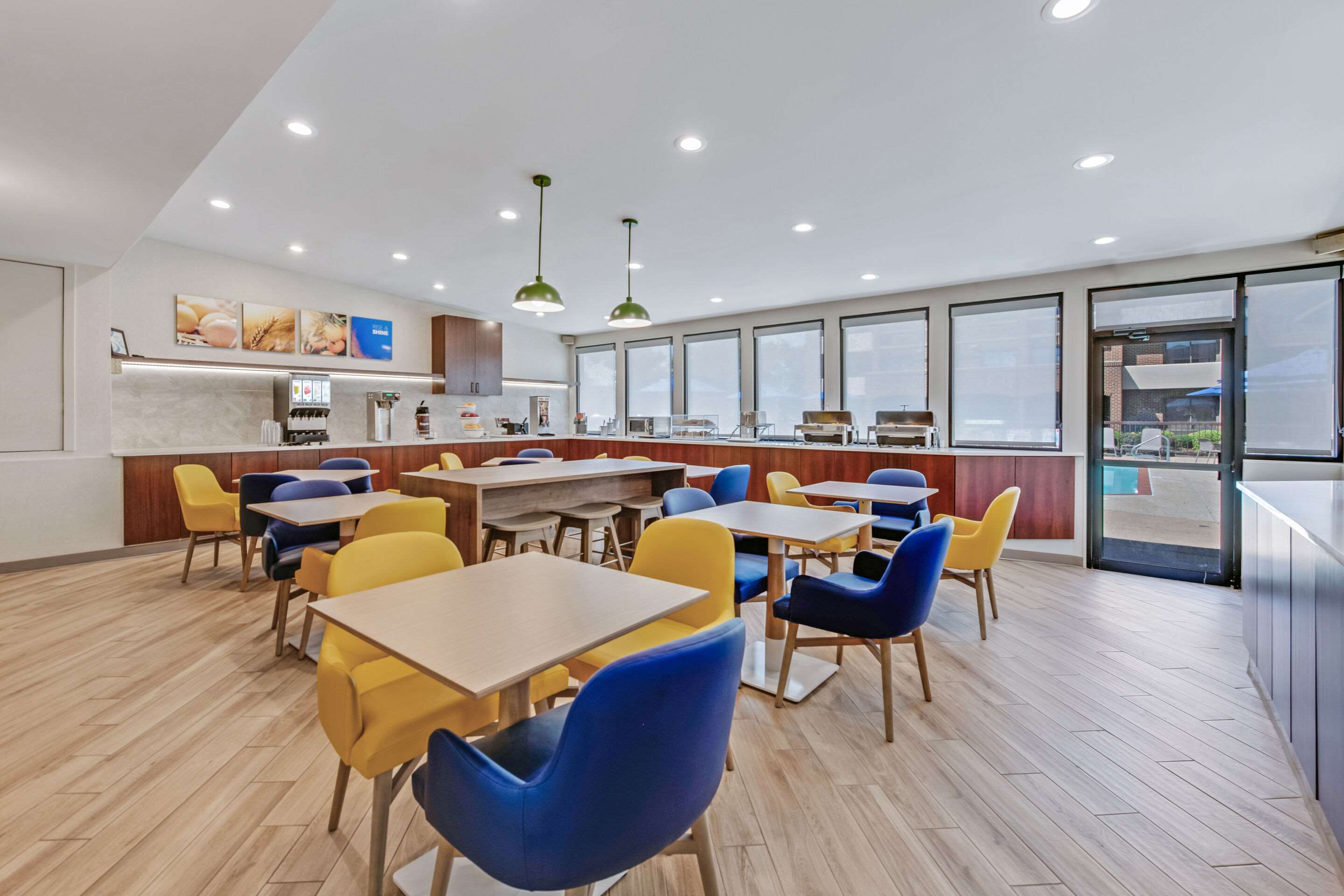 Breakfast area | Comfort Suites Chesapeake - Norfolk
