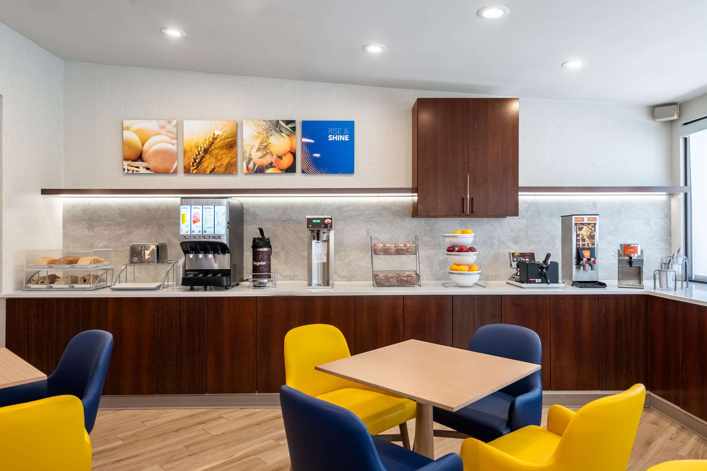 Breakfast area | Comfort Suites Chesapeake - Norfolk