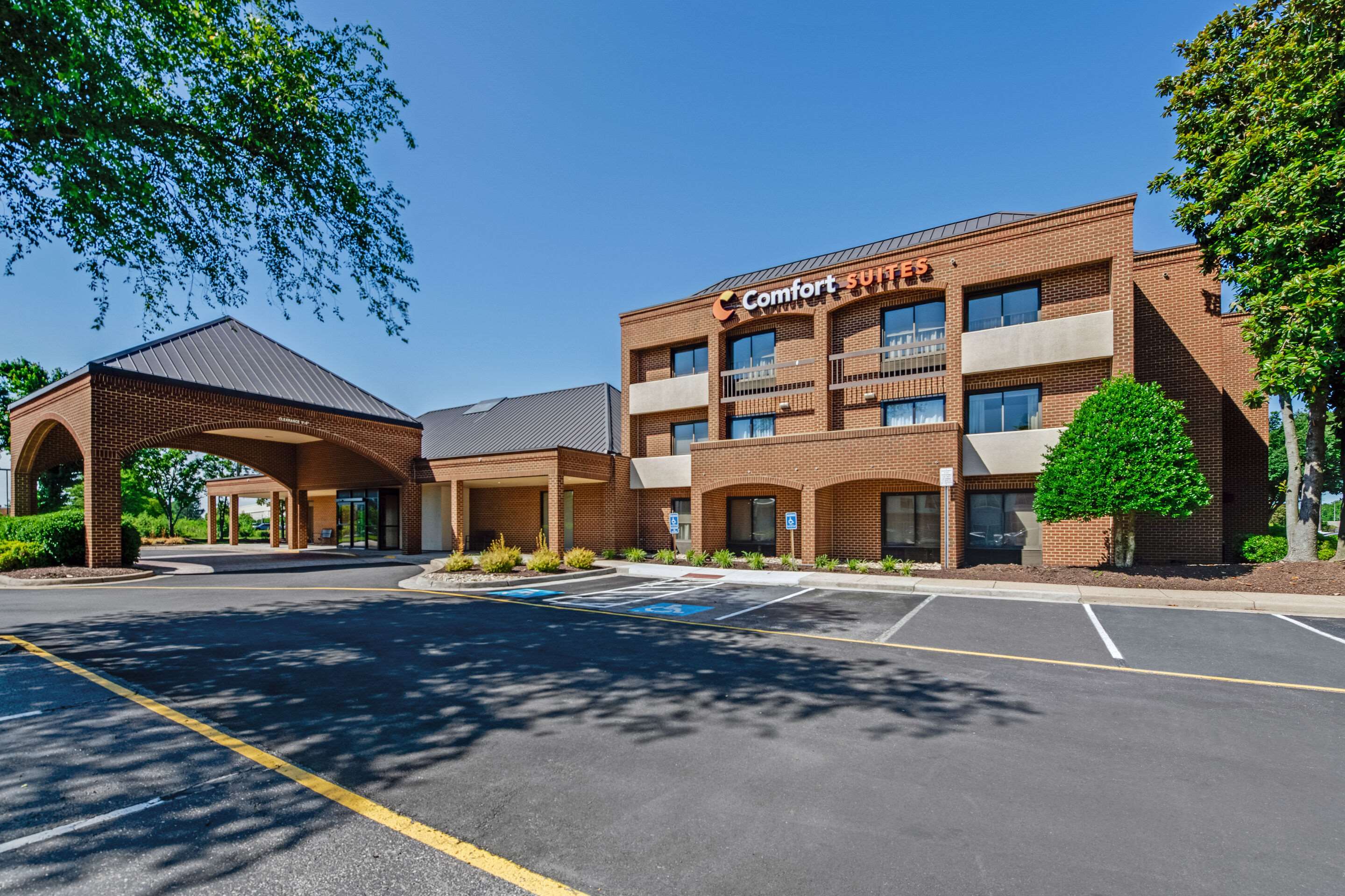 Hotel exterior | Comfort Suites Chesapeake - Norfolk