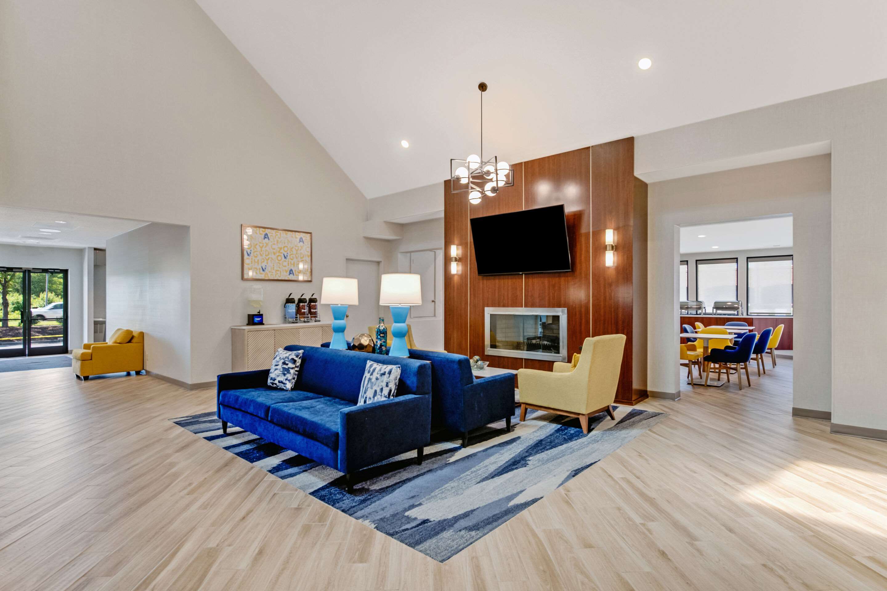 Hotel lobby | Comfort Suites Chesapeake - Norfolk