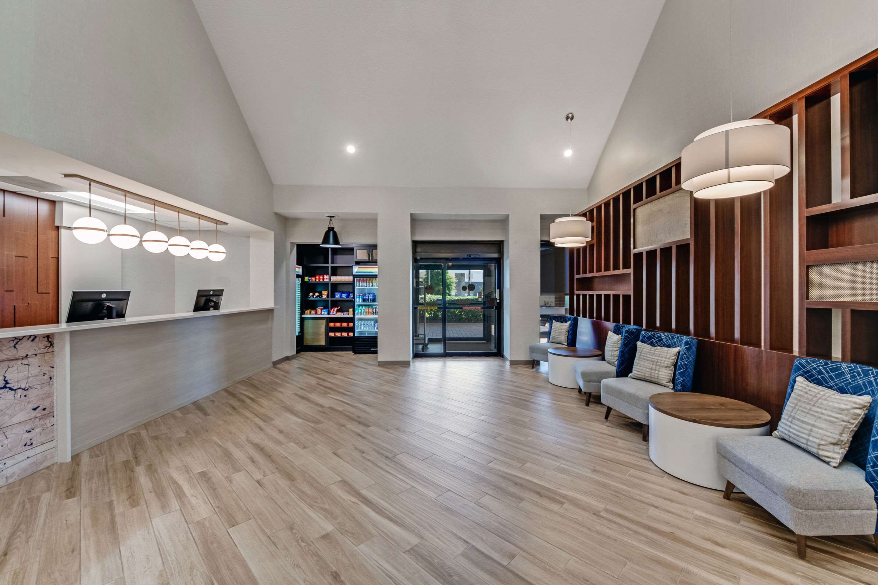 Hotel lobby | Comfort Suites Chesapeake - Norfolk