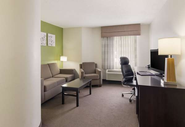 Suite - Sleep Inn Tanglewood Roanoke