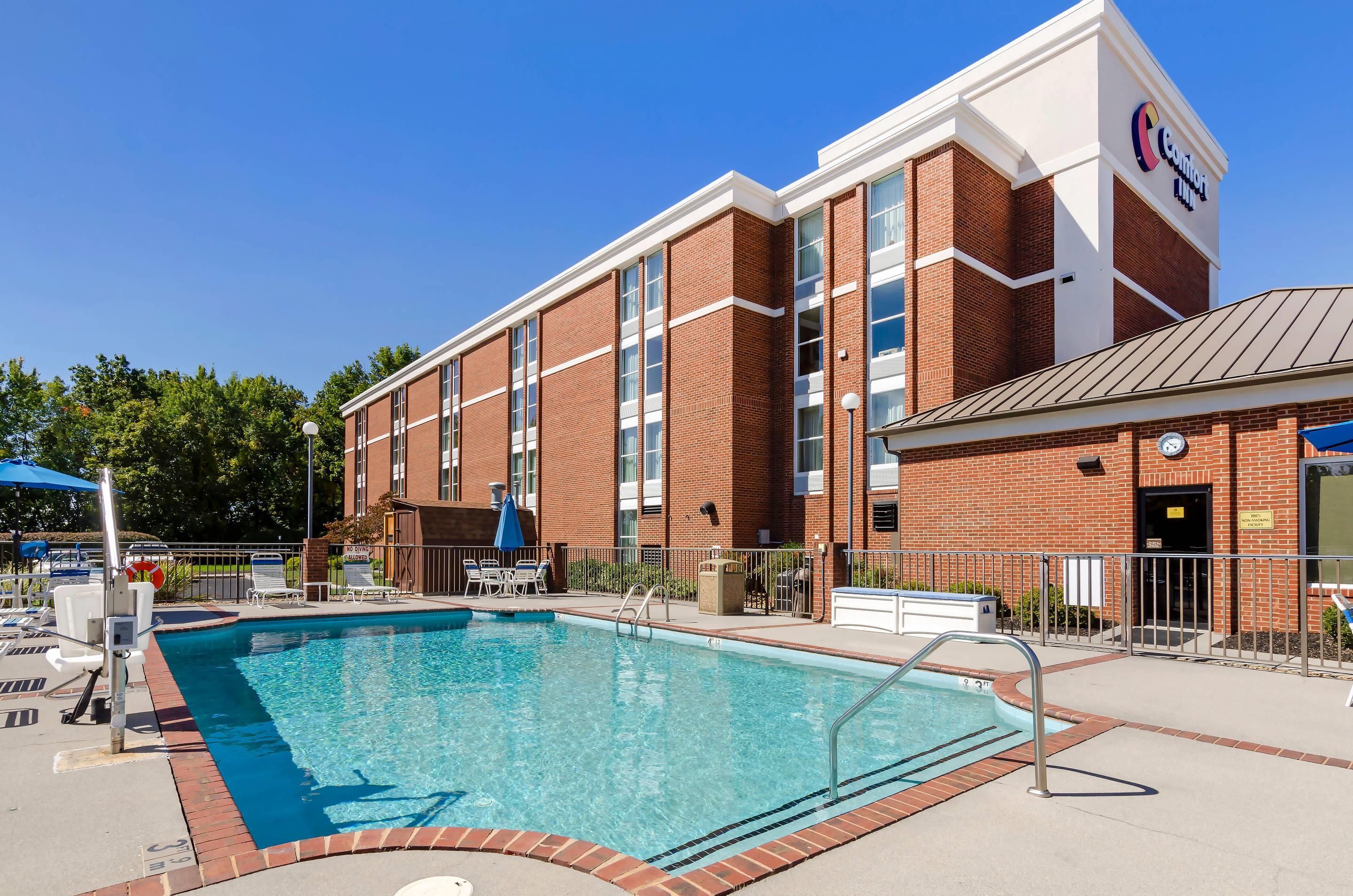 Outdoor pool | Comfort Inn Blacksburg University Area