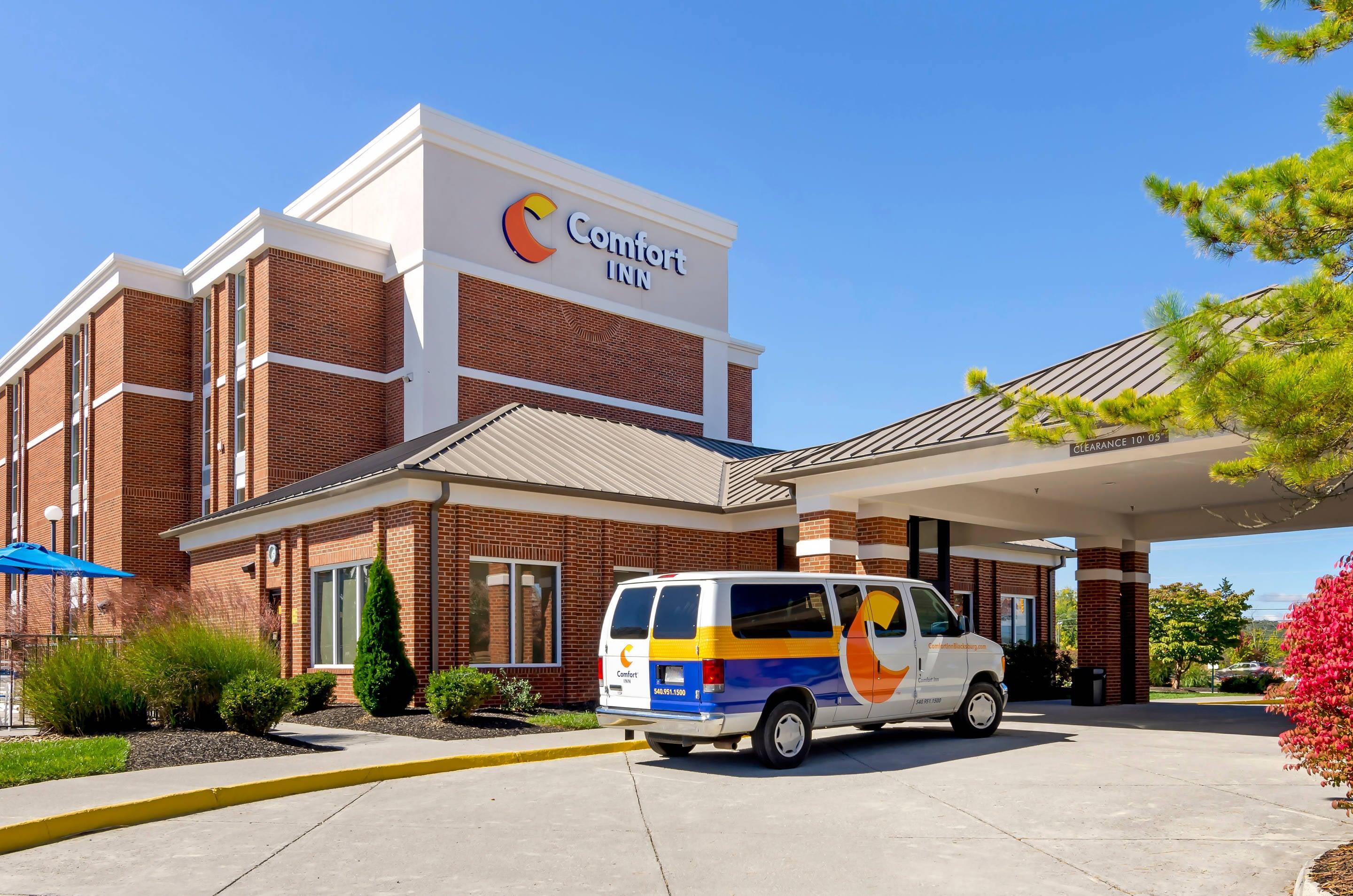 Hotel Entrance | Comfort Inn Blacksburg University Area