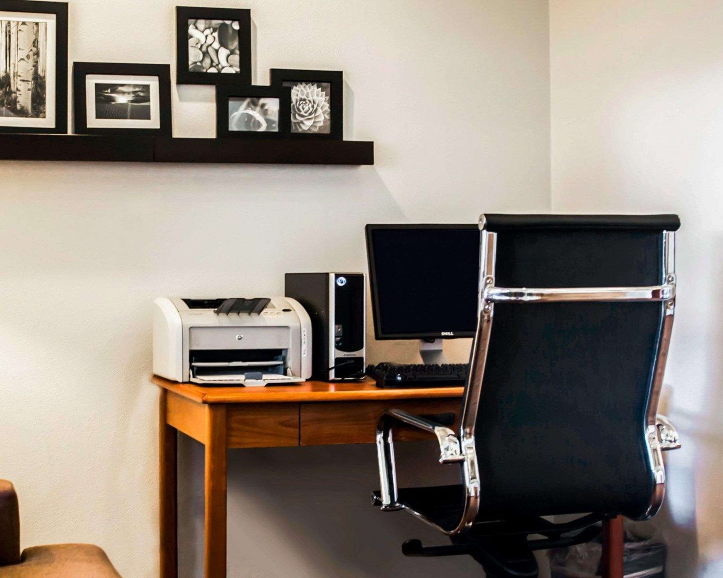 Business center with high-speed Internet access | Sleep Inn