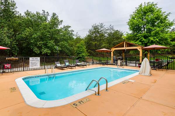 Pool - Quality Suites Altavista