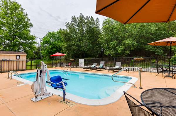 Pool - Quality Suites Altavista