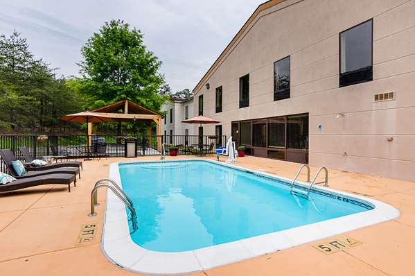 Pool - Quality Suites Altavista