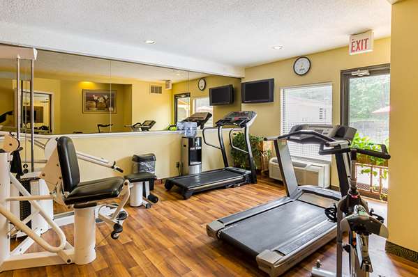 Fitness/ Exercise Room - Quality Suites Altavista