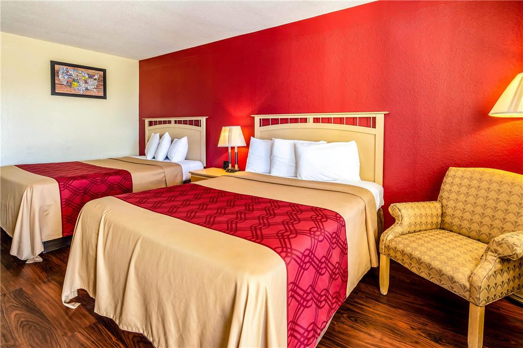 ECONO LODGE CHRISTIANSBURG-guestroom-Guest Room,On-Site.jpg