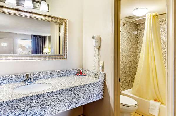  - Econo Lodge Lynchburg