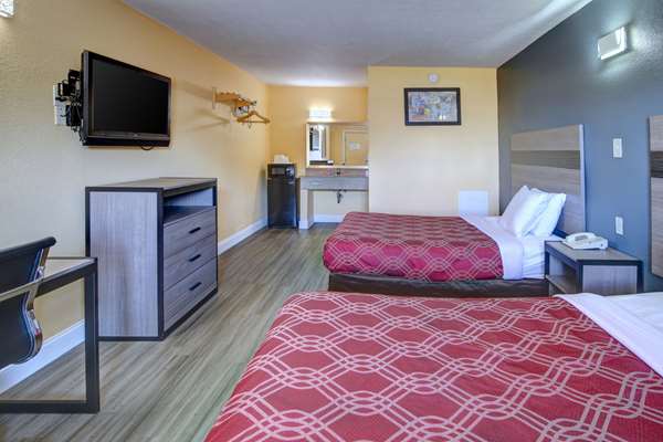  - Econo Lodge Military Circle Norfolk - I-264, Exit 13
