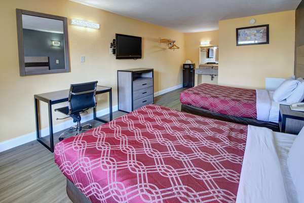  - Econo Lodge Military Circle Norfolk - I-264, Exit 13