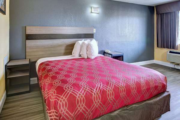  - Econo Lodge Military Circle Norfolk - I-264, Exit 13