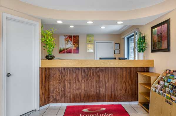  - Econo Lodge Roanoke - I-581, Exit 4