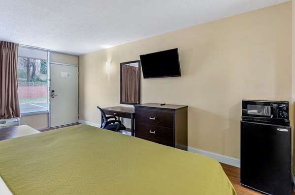  - Econo Lodge Roanoke - I-581, Exit 4
