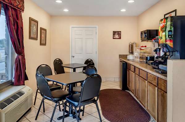 Amenities - Econo Lodge Roanoke - I-581, Exit 4