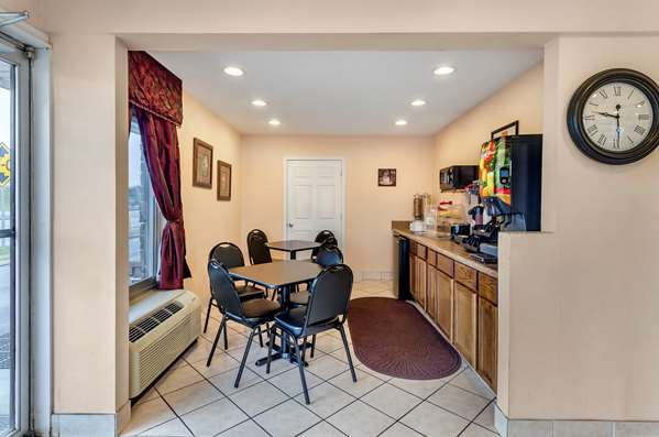 Amenities - Econo Lodge Roanoke - I-581, Exit 4