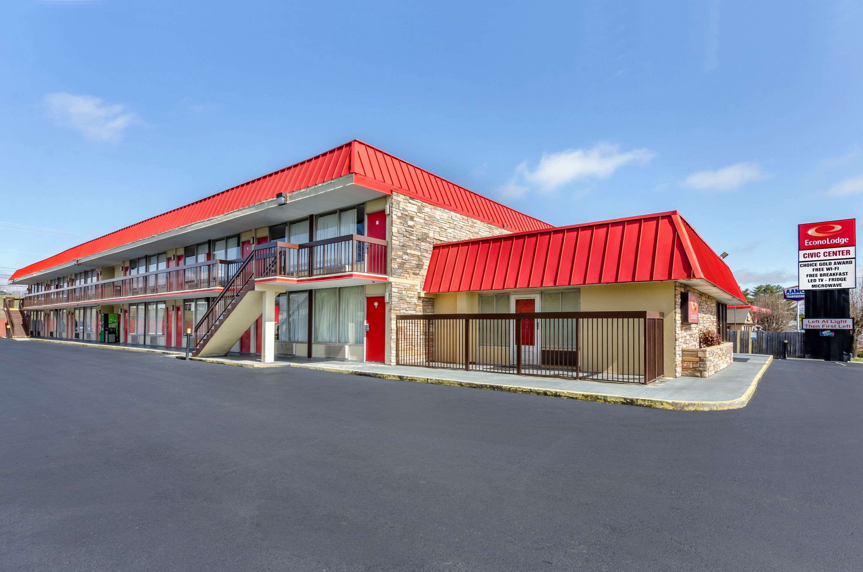 Hotel exterior | Econo Lodge Civic Center