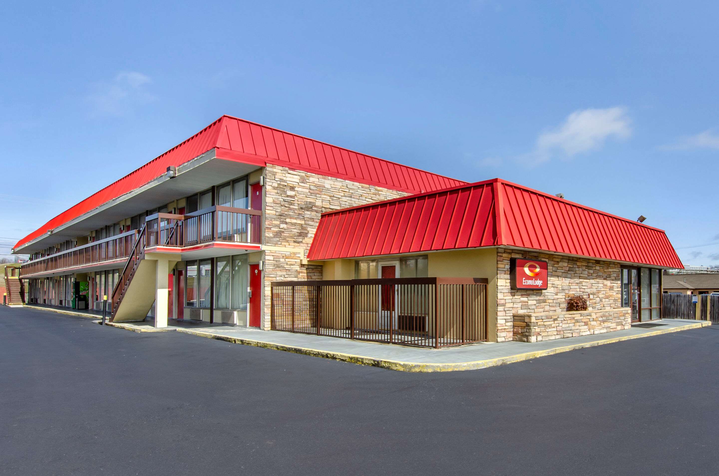 Hotel exterior | Econo Lodge Civic Center