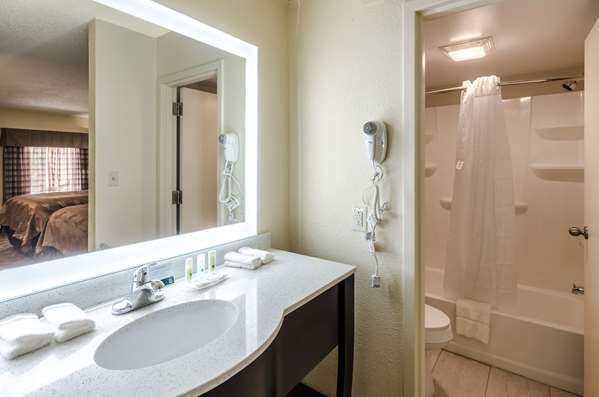  - Quality Inn Tanglewood Roanoke