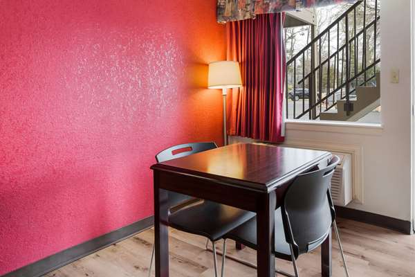  - Econo Lodge Parkway Williamsburg