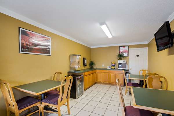 Amenities - Econo Lodge Parkway Williamsburg