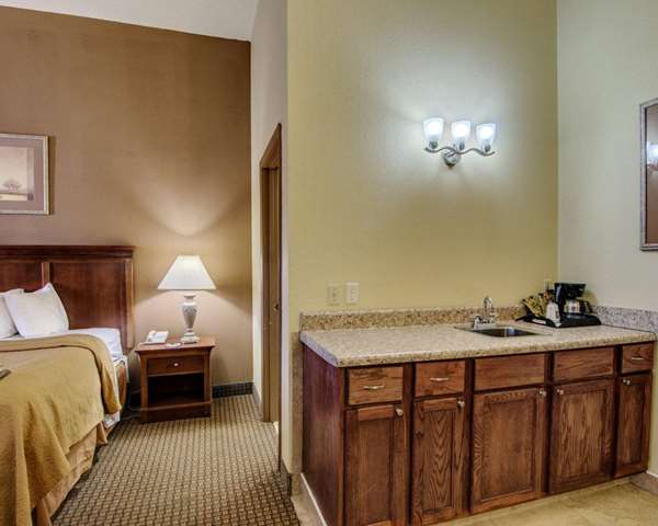 Suite - Quality Inn Wildwood Road Salem - I-81, Exit 137