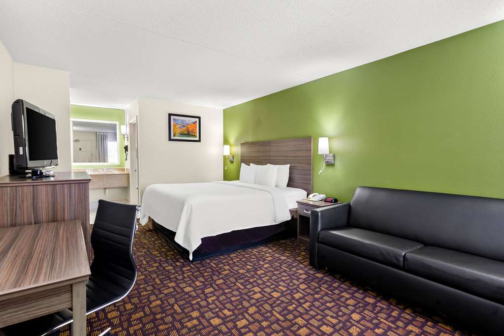 QUALITY INN SALEM - I-81-guestroom-Guest Room,On-Site.jpg