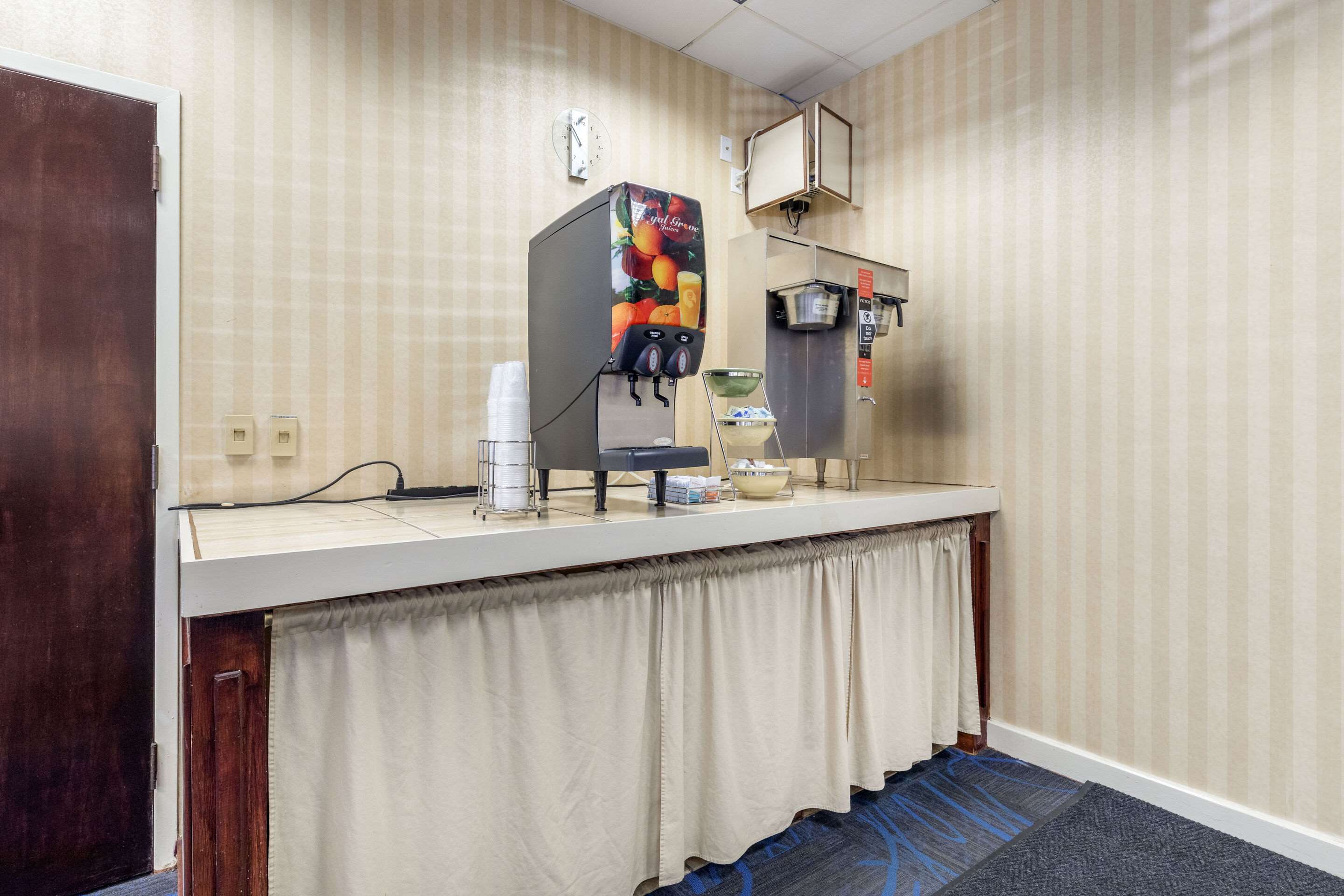 Breakfast area | Quality Inn Tysons Corner