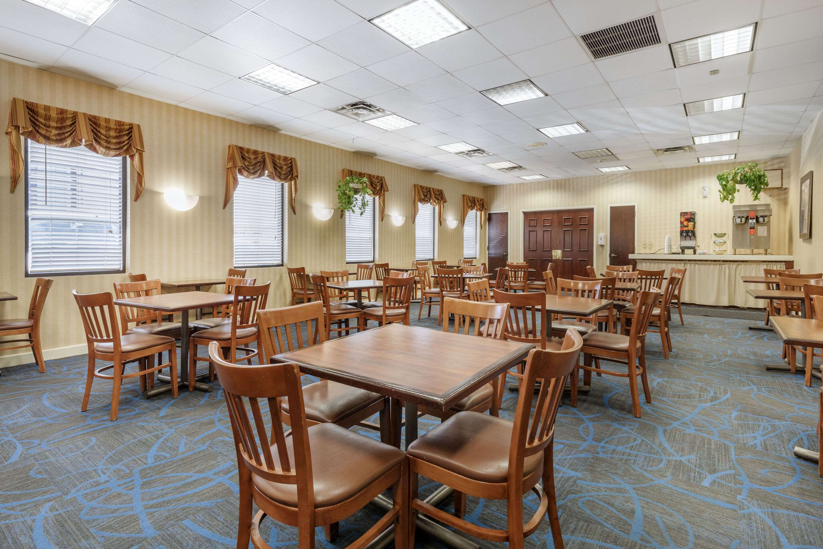 Breakfast area | Quality Inn Tysons Corner