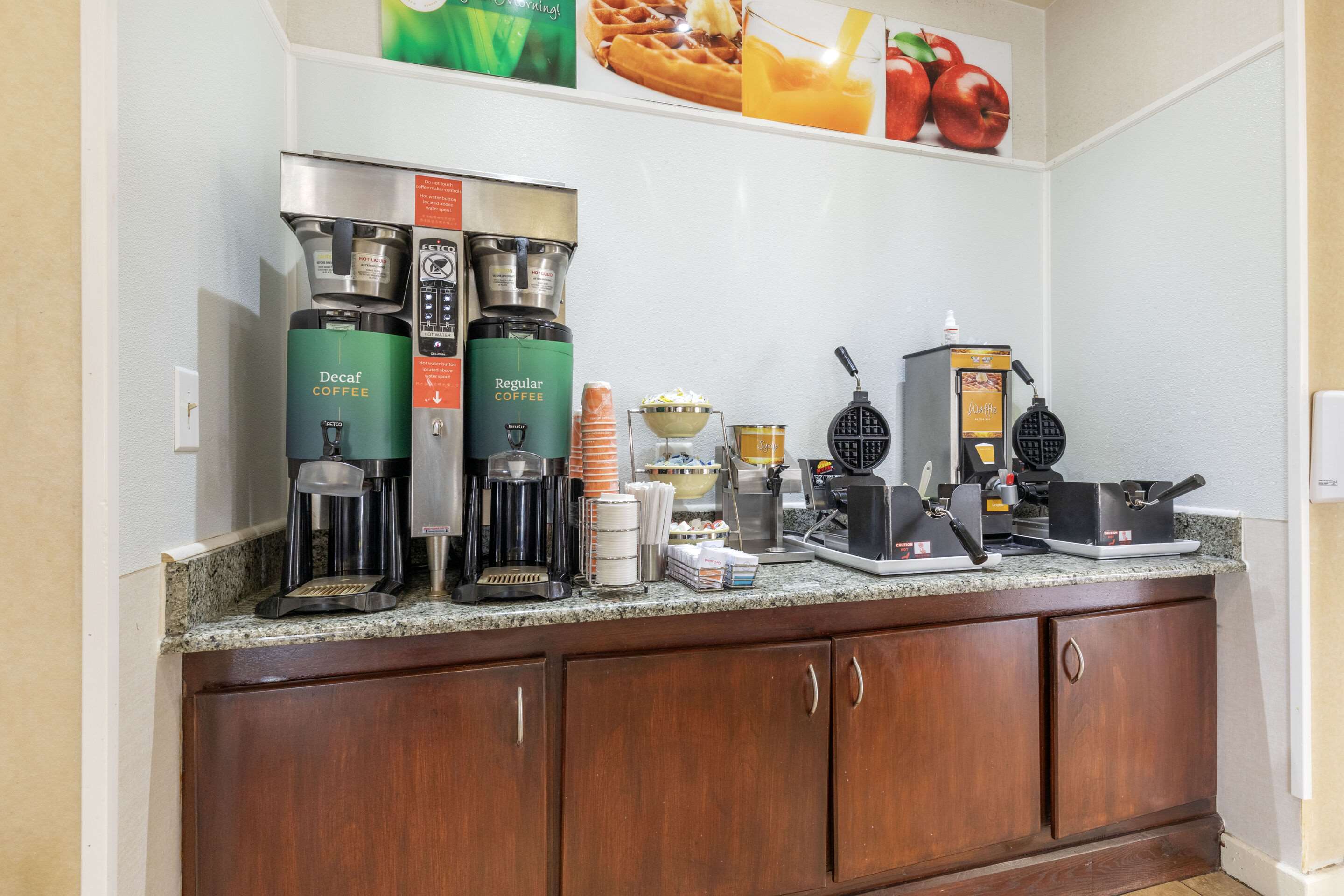 Breakfast area | Quality Inn Tysons Corner