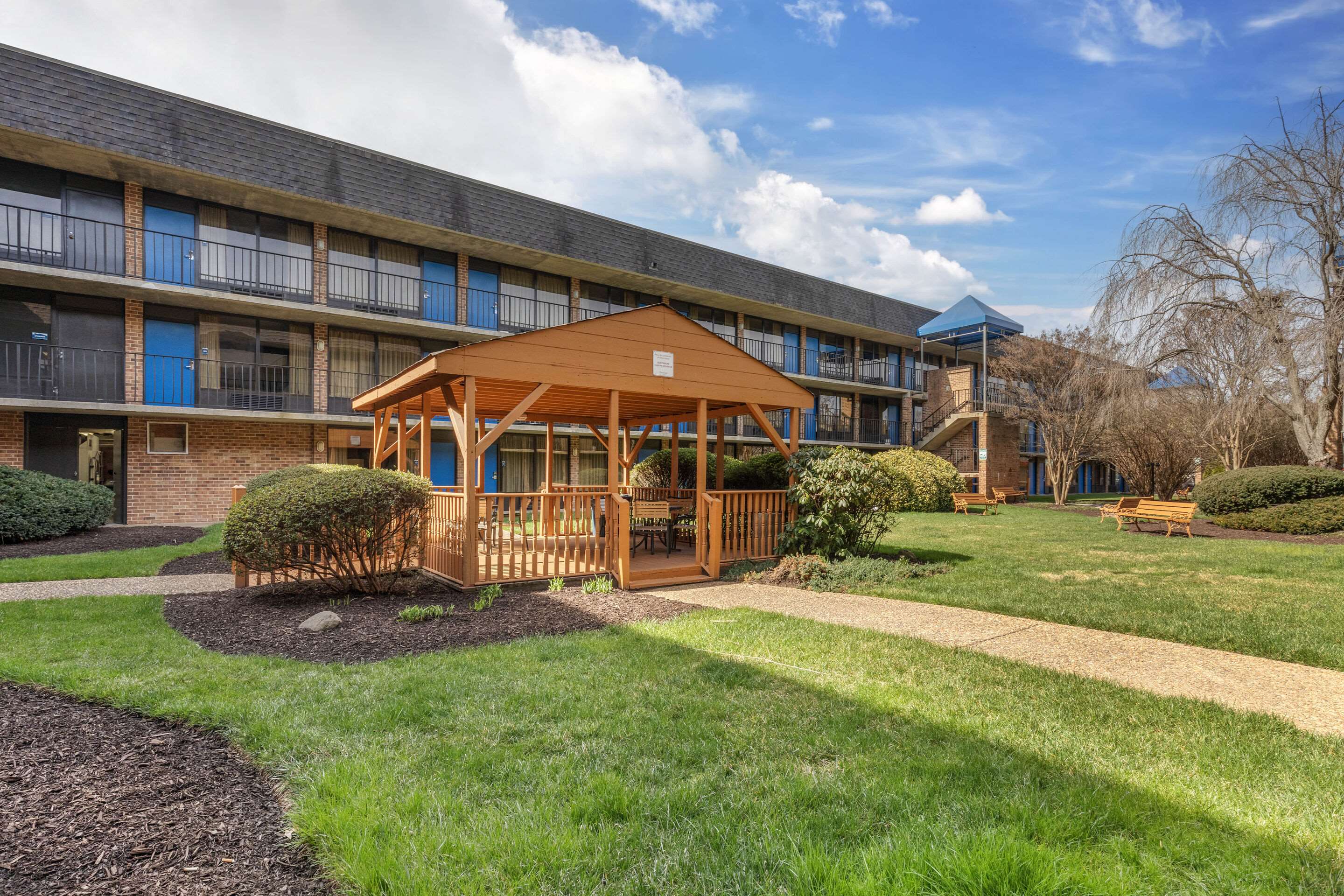 Gazebo | Quality Inn Tysons Corner