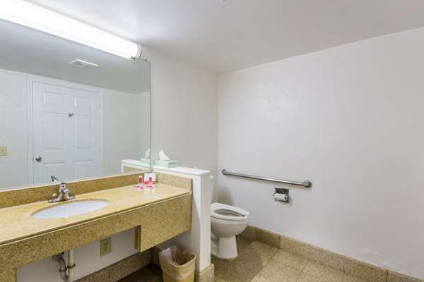  - Econo Lodge Little Creek Norfolk