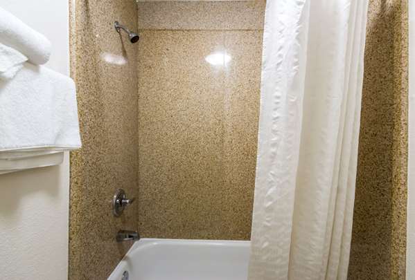  - Econo Lodge Little Creek Norfolk