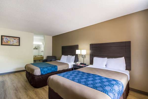  - Econo Lodge Little Creek Norfolk