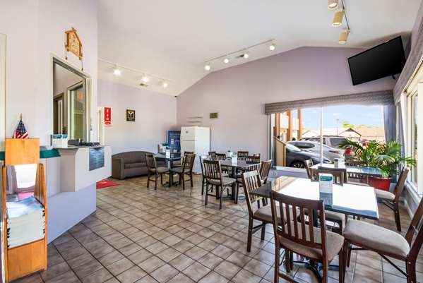  - Econo Lodge Little Creek Norfolk