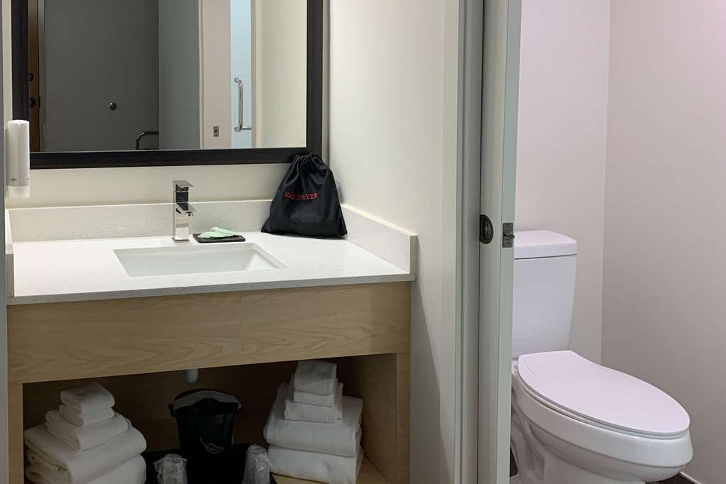 SLEEP INN STAUNTON-guestroom-Guest Room,Bathroom,On-Site.jpg