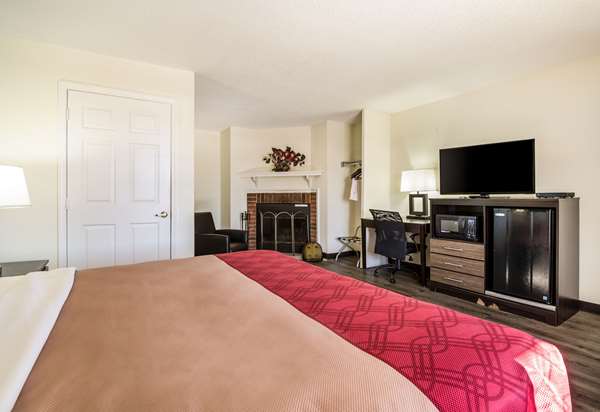  - Econo Lodge Glade Spring - I-81, Exit 29